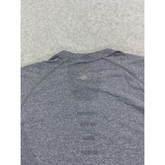 luluLululemon Performance Short Sleeve Tech Athletic Shirt (Men's XL) Gray - Picture 9 of 10
